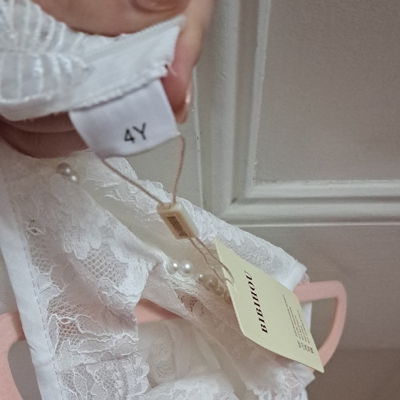 White Lace Dress With Pearl And Bow Details - Picture 7 of 7